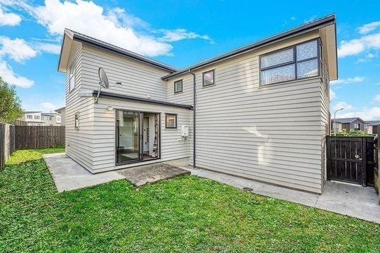 Photo of property in 18 Hirimate Place, Flat Bush, Auckland, 2019
