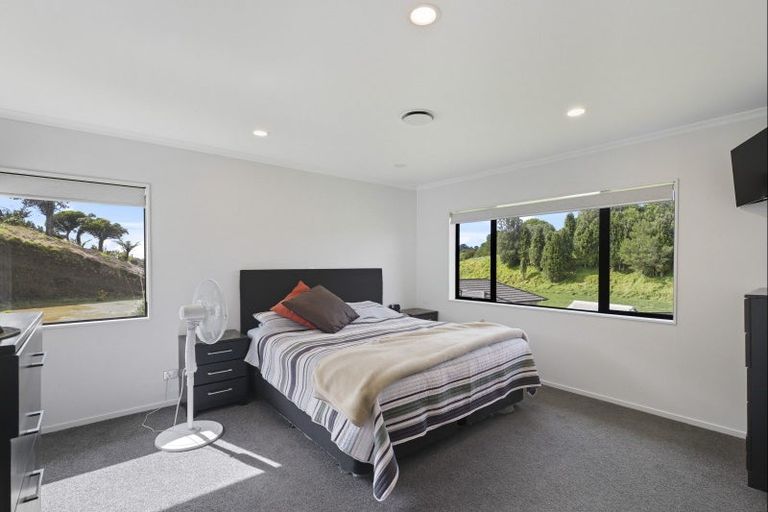 Photo of property in 5 Rotokare Crescent, Whalers Gate, New Plymouth, 4310