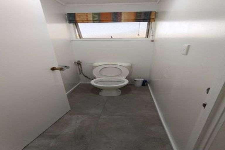 Photo of property in 10 Mile Place, Henderson, Auckland, 0612