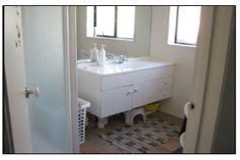 Photo of property in 53 Kingdale Road, Henderson, Auckland, 0610