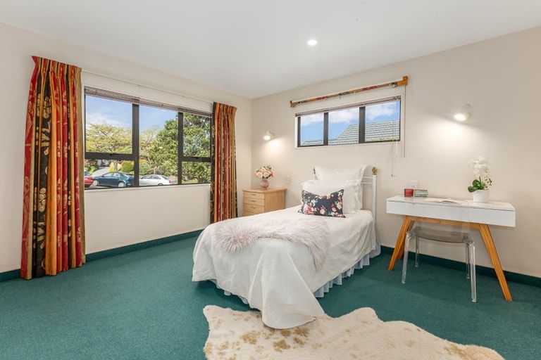 Photo of property in 31 Lanyon Place, Whitby, Porirua, 5024