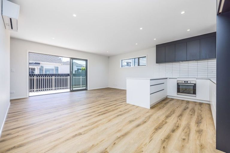 Photo of property in 4/94 Target Road, Totara Vale, Auckland, 0629