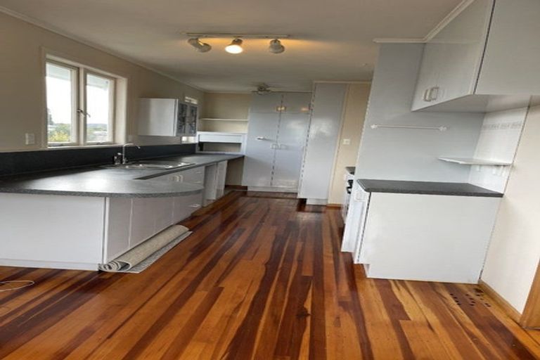 Photo of property in 36 Graham Avenue, Te Atatu Peninsula, Auckland, 0610