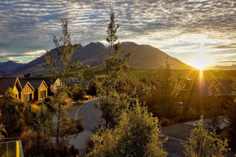 Photo of property in 1 Appin Court, Jacks Point, Queenstown, 9371