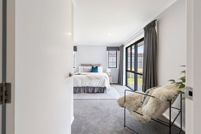 Photo of property in 202 Pacific Drive, Fitzherbert, Palmerston North, 4410