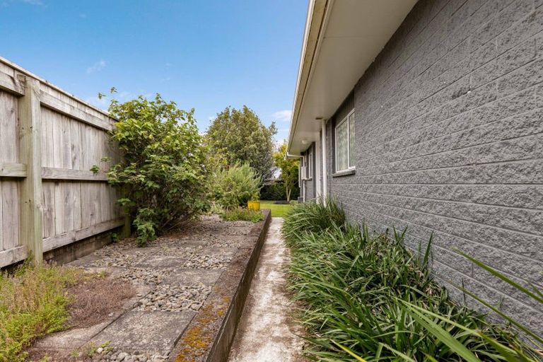 Photo of property in 15d Saint Ives Grove, Whalers Gate, New Plymouth, 4310