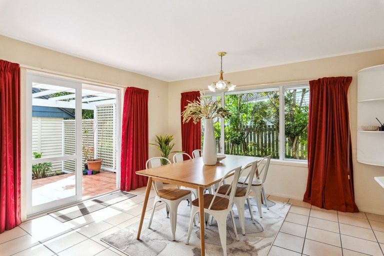Photo of property in 3a Iti Grove, Waikanae, 5036