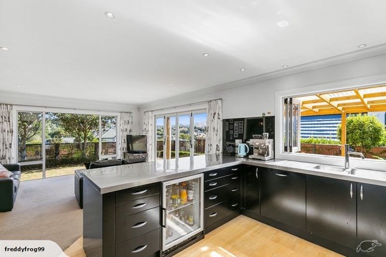 Photo of property in 19 Navigation Drive, Whitby, Porirua, 5024