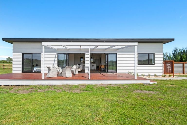 Photo of property in 1121 Parewanui Road, Parewanui, Bulls, 4894