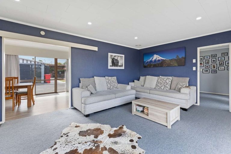 Photo of property in 30 John F Kennedy Drive, Milson, Palmerston North, 4414