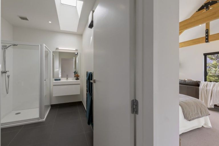 Photo of property in 3 Pioneer Court, Jacks Point, Queenstown, 9371