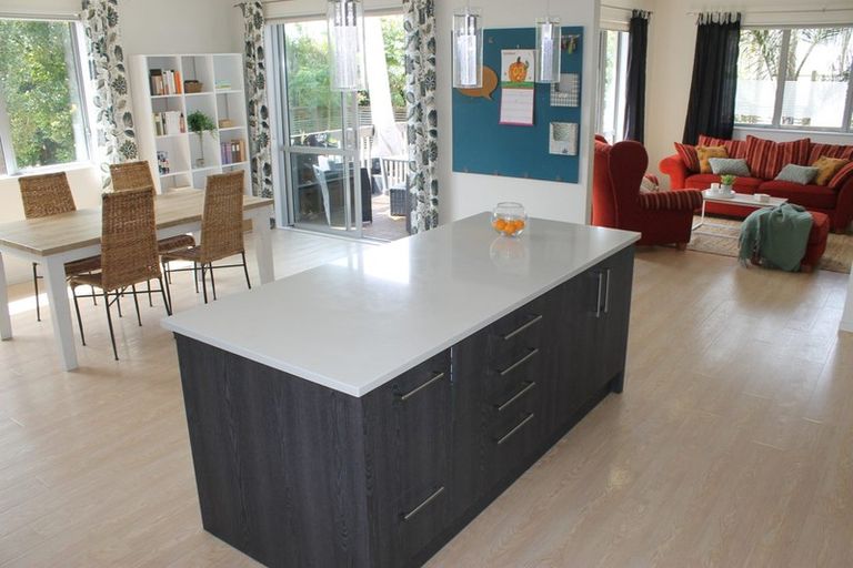 Photo of property in 25a Alexander Avenue, Torbay, Auckland, 0630