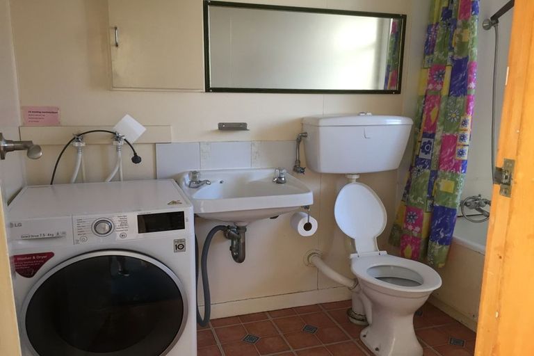 Photo of property in Beresford Apartments, 118u4 Russell Terrace, Berhampore, Wellington, 6023
