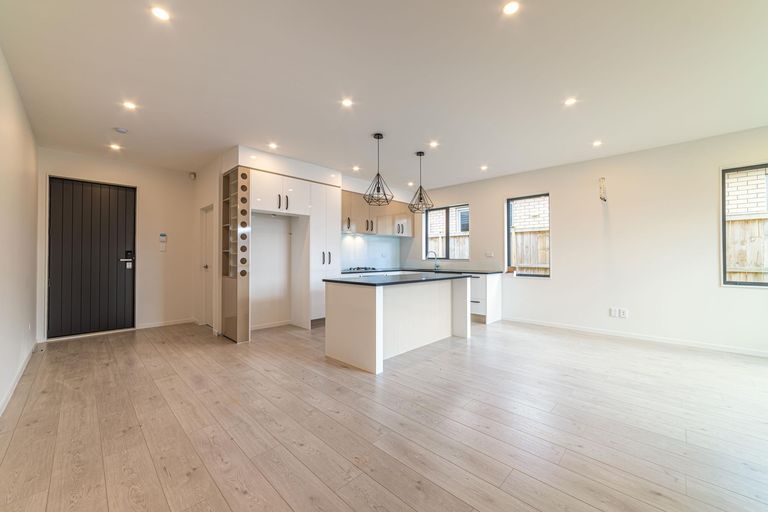 Photo of property in 18 Parton Road, Pukekohe, 2120