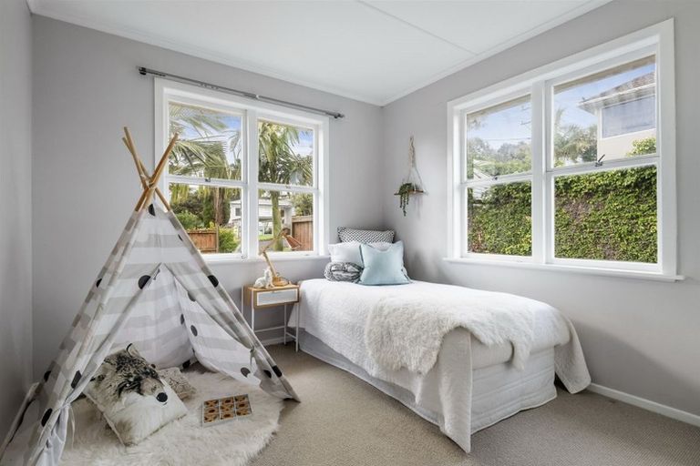 Photo of property in 1/62 Roberts Road, Glenfield, Auckland, 0629