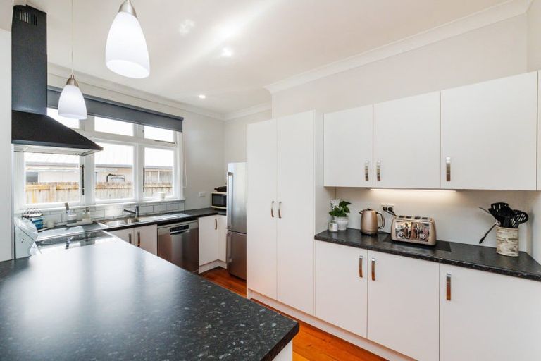 Photo of property in 13 Featherston Street, Takaro, Palmerston North, 4412