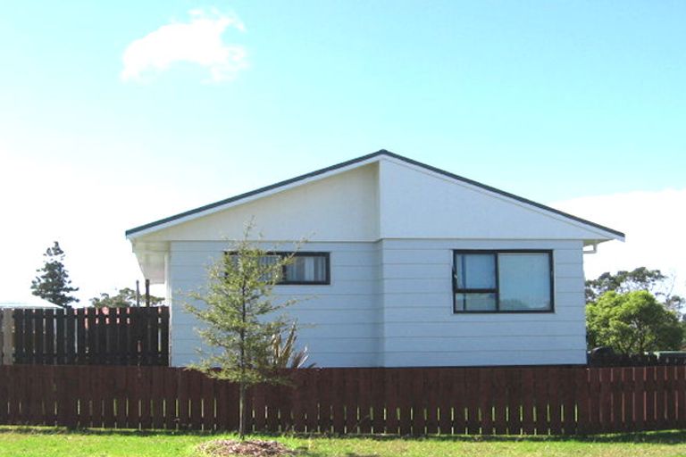 Photo of property in 2 Kinvig Place, Ranui, Auckland, 0612