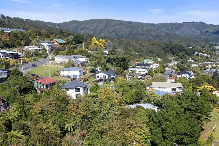 Photo of property in 8 Castle Crescent, Stokes Valley, Lower Hutt, 5019