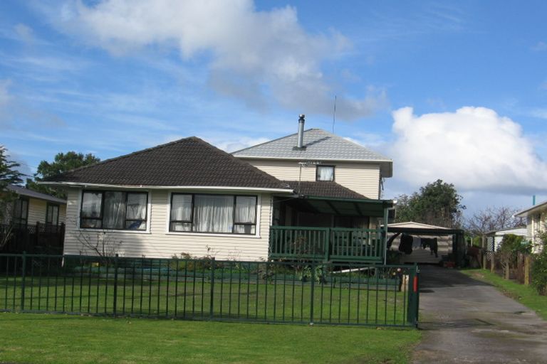 Photo of property in 106 Matipo Road, Te Atatu Peninsula, Auckland, 0610