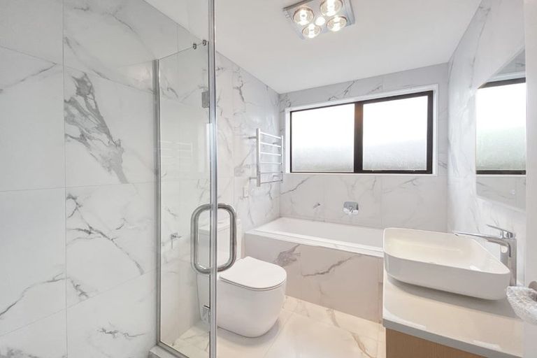 Photo of property in 3b Frontier Lane, Flat Bush, Auckland, 2019