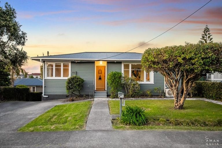 Photo of property in 27 Amberley Avenue, Te Atatu South, Auckland, 0610