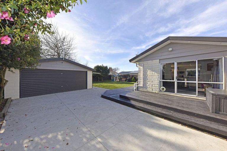Photo of property in 55 Solomon Avenue, Redwood, Christchurch, 8051