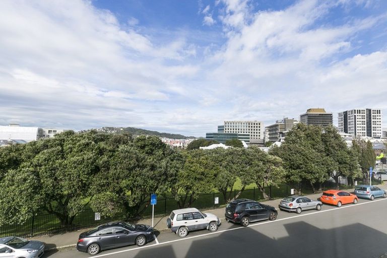 Photo of property in The Villas, 33u7 Hobson Street, Thorndon, Wellington, 6011