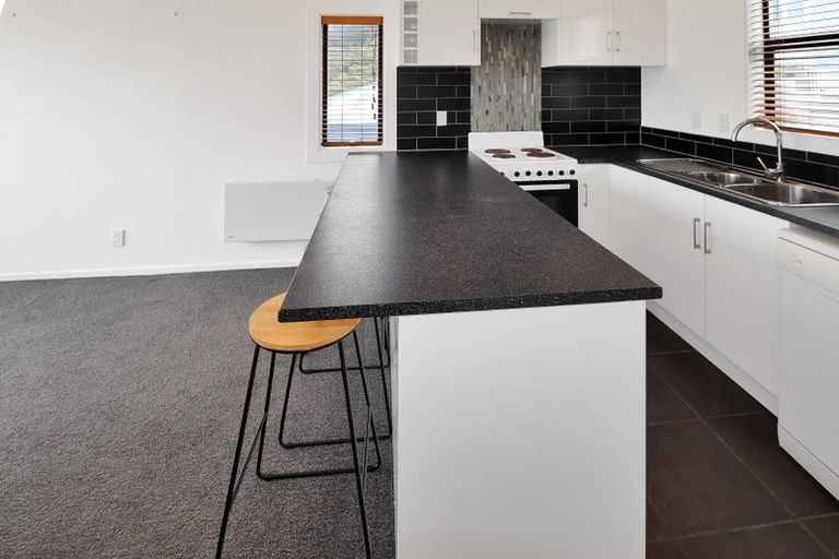 Photo of property in 2f6 Oriental Terrace, Mount Victoria, Wellington, 6011