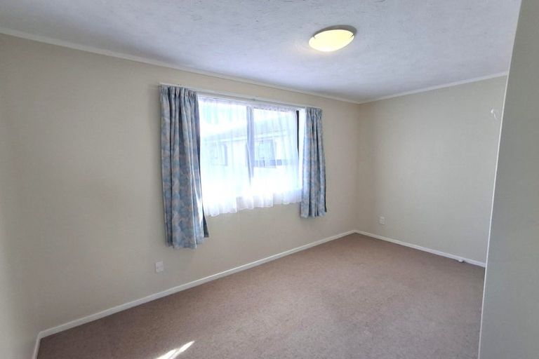 Photo of property in 53f2 Clifford Road, Johnsonville, Wellington, 6037