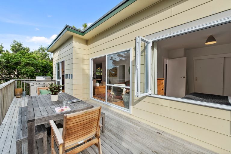 Photo of property in 3 Ferndale Avenue, Leigh, 0985