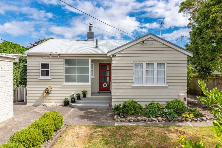Photo of property in 25 Golf Road, Paraparaumu Beach, Paraparaumu, 5032