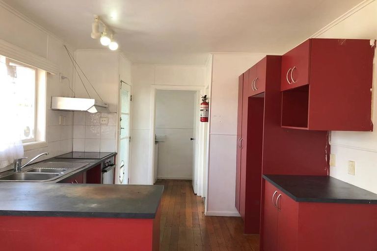 Photo of property in 64 Smythe Road, Henderson, Auckland, 0612