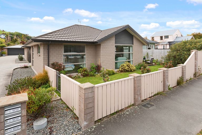 Photo of property in 33a Wilsons Road South, Saint Martins, Christchurch, 8022