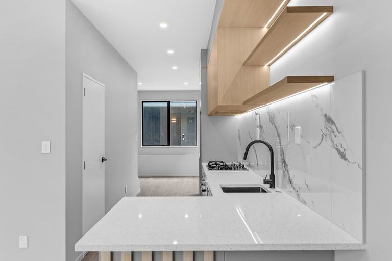 Photo of property in 2 Kama Place, Sunnynook, Auckland, 0620