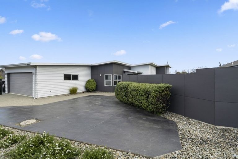 Photo of property in 7 Galea Grove, Kelvin Grove, Palmerston North, 4414