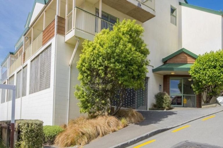 Photo of property in 28/8u Girton Terrace, Mount Cook, Wellington, 6021