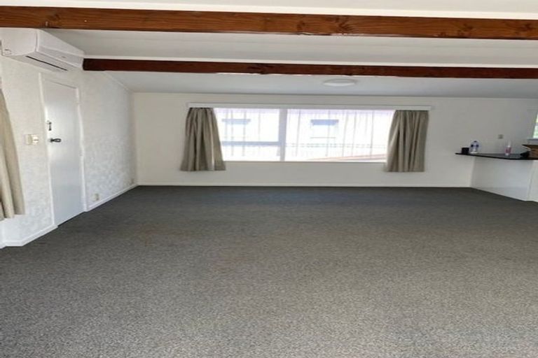Photo of property in 1/32 Kowhai Road, Campbells Bay, Auckland, 0630