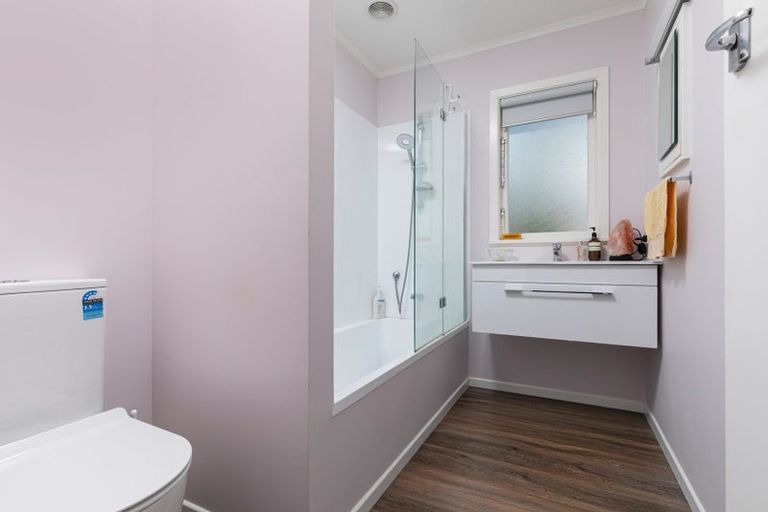 Photo of property in 13b Humphrey Kemp Avenue, Henderson, Auckland, 0612