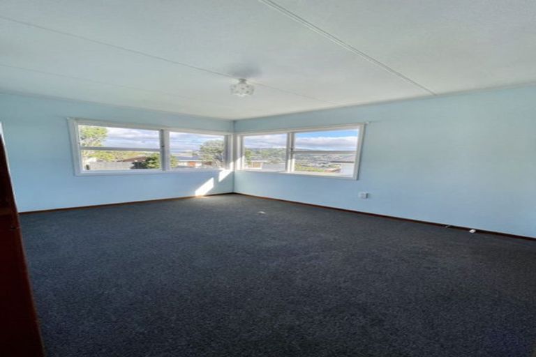 Photo of property in 76 Stewart Drive, Newlands, Wellington, 6037