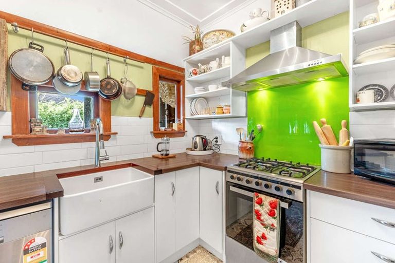 Photo of property in 56 Waihi Road, Hawera, 4610