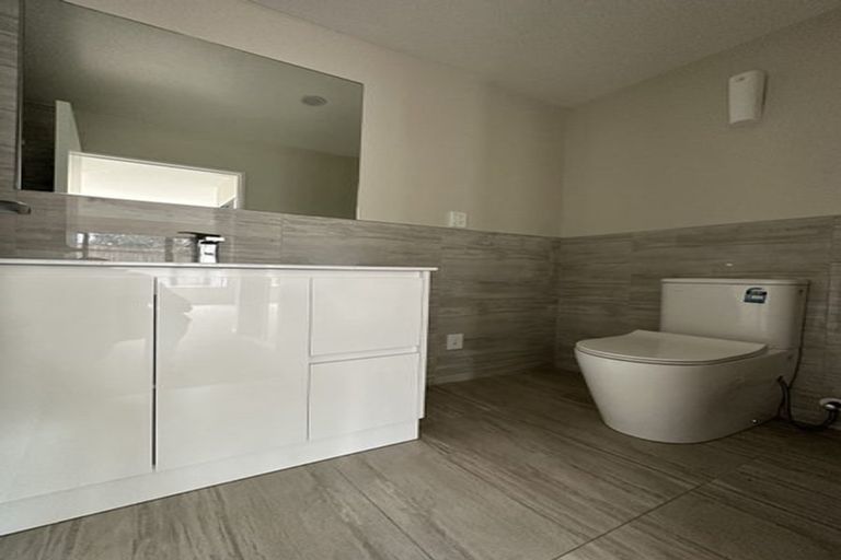 Photo of property in 13 Millcroft Lane, Ranui, Auckland, 0612