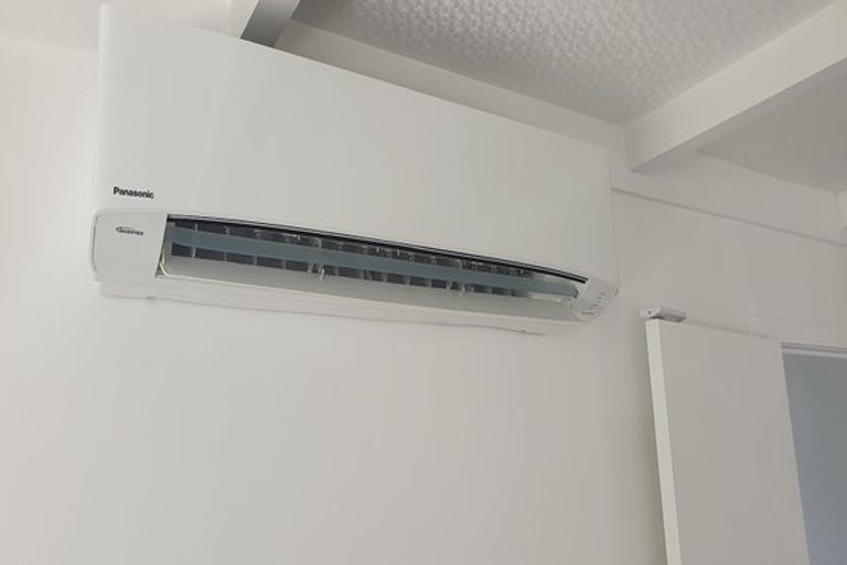 Photo of property in 138 Don Buck Road, Massey, Auckland, 0614