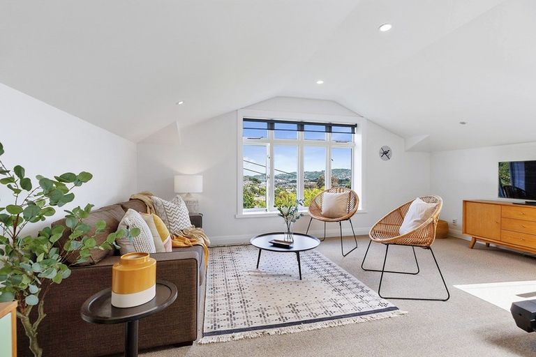 Photo of property in 33 Nevay Road, Miramar, Wellington, 6022