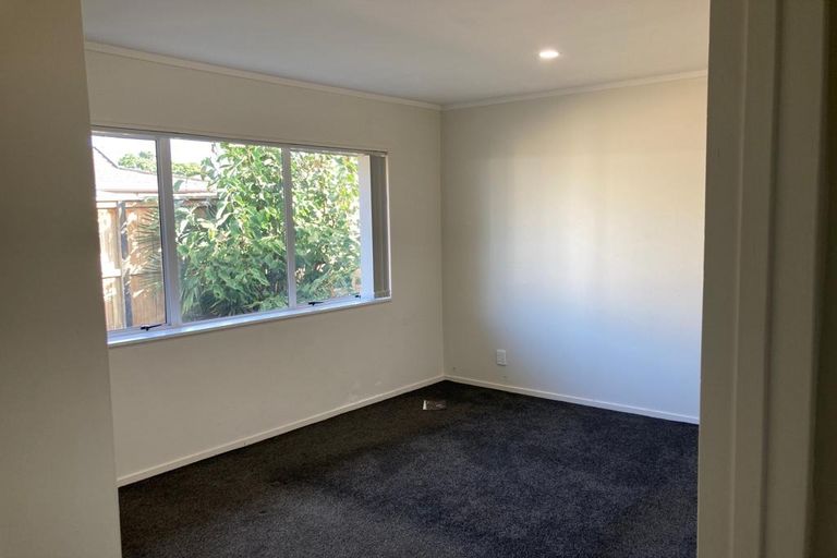 Photo of property in 2 Framalda Place, Conifer Grove, Takanini, 2112