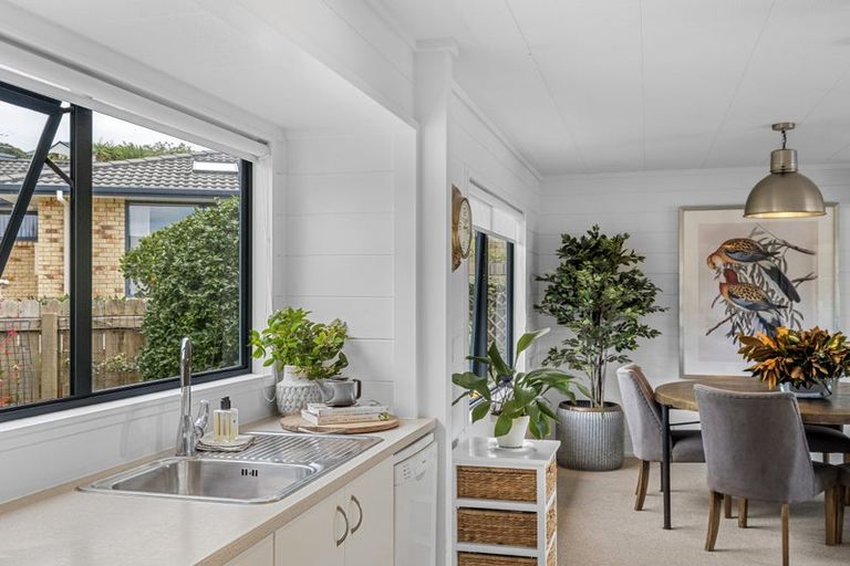 Photo of property in 2 Kassa Rise, Helensville, 0800