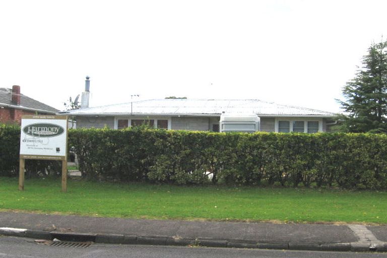 Photo of property in 46 Neil Avenue, Te Atatu Peninsula, Auckland, 0610