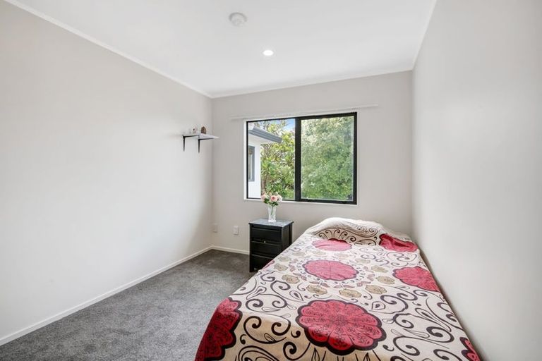 Photo of property in 2/9 Mossop Rise, Glenfield, Auckland, 0629