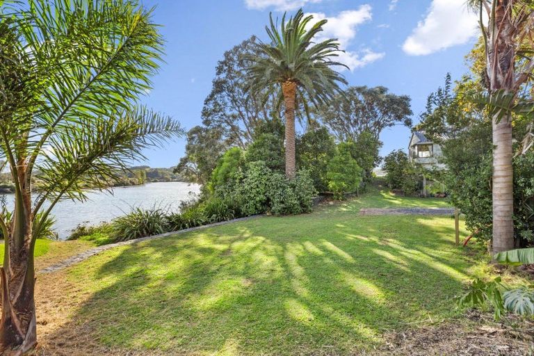 Photo of property in 33 Nihinihi Avenue, Raglan, 3225