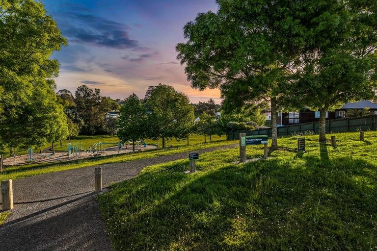 Photo of property in 11 Killygordon Place, Massey, Auckland, 0614