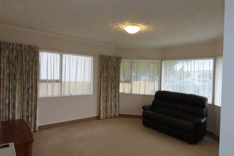 Photo of property in 52 Queen Street West, Levin, 5510